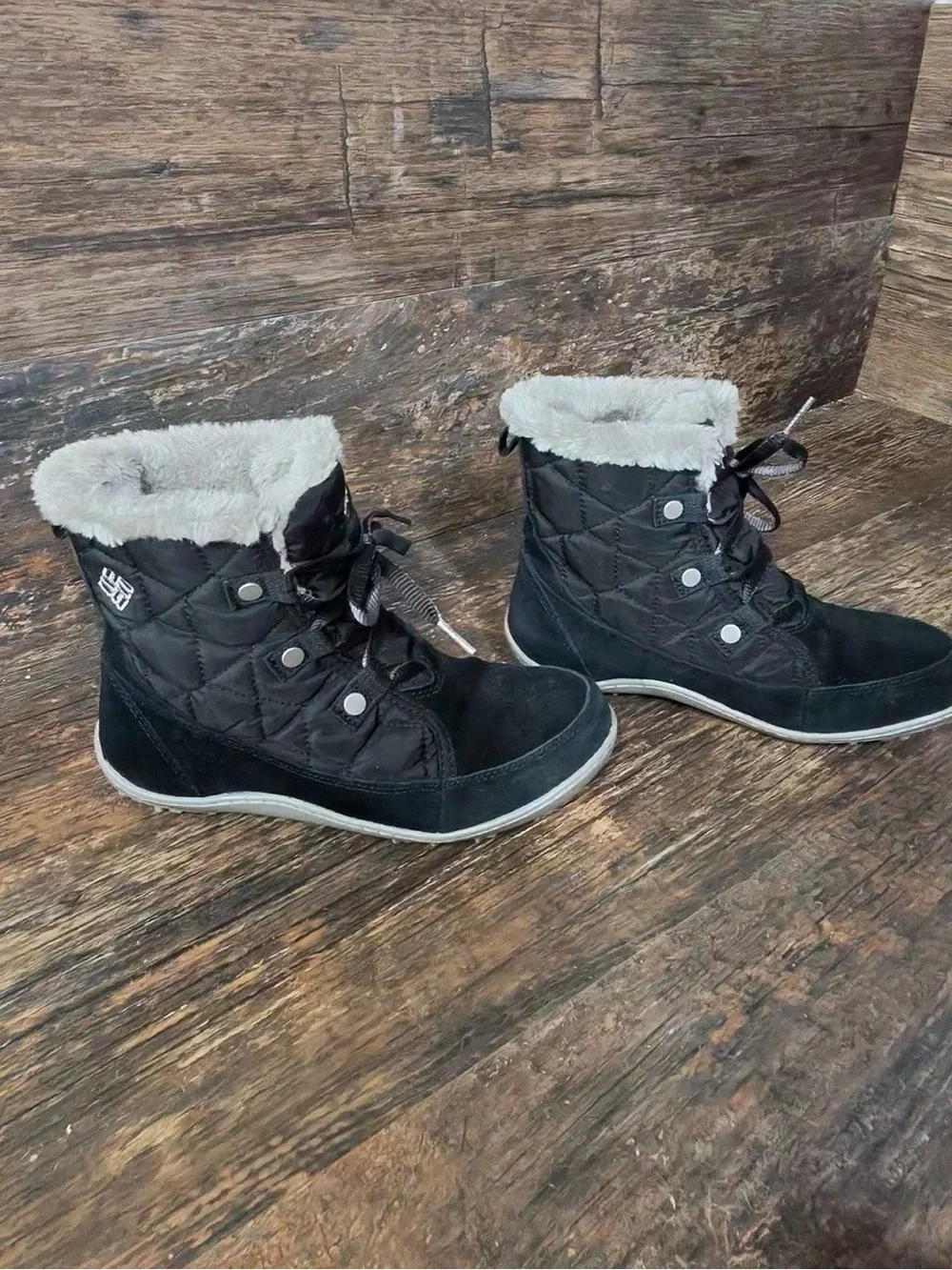 Columbia Black Quilted Faux Fur Lined Winter Boots